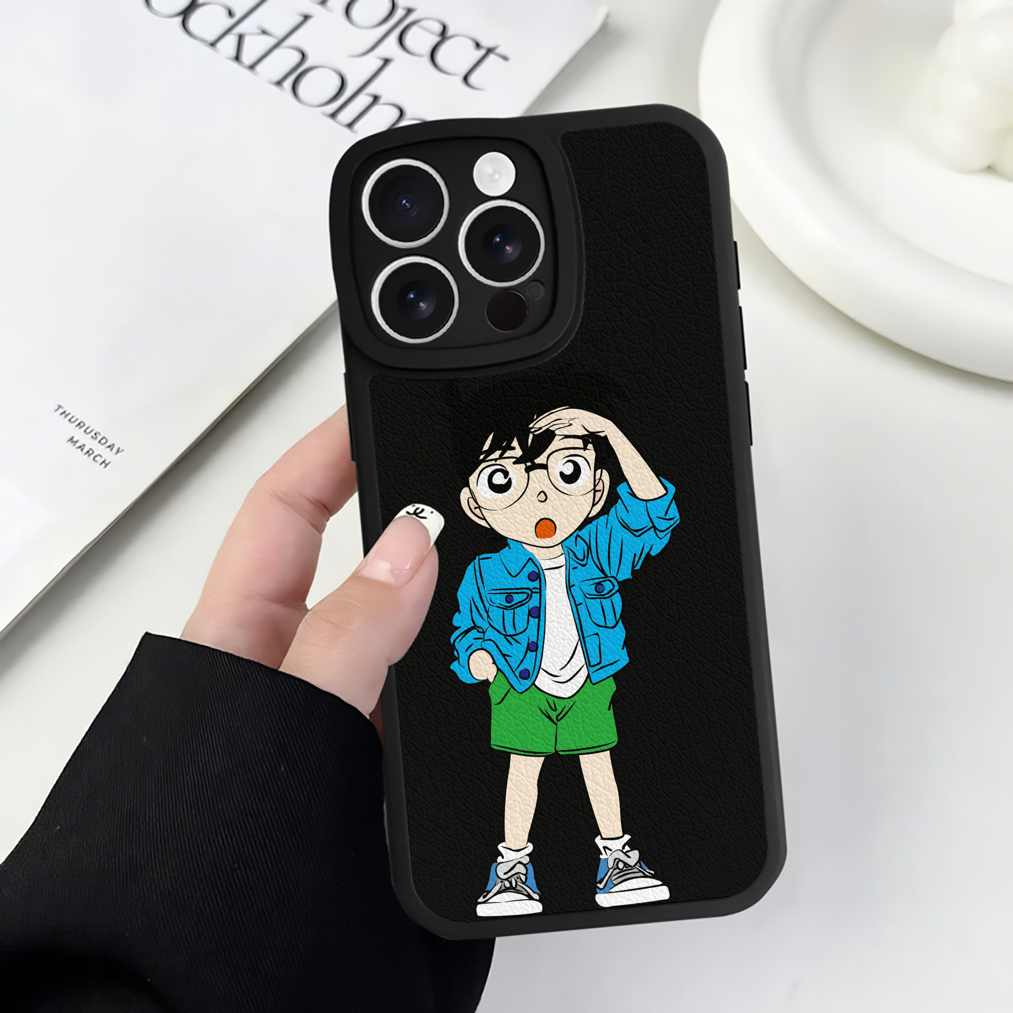 （画像用） 名探偵コナン 江戸川 コナン Detective Conan Conan Edogawa 【iPhone 16シリーズ対応】シリコンスマホケース（レザー調） 材質：シリコン